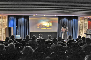 Referentin auf der MS Deutschland | Gabriela Staebler - Wildlife Photography